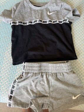 Nike Grey & Black Girls' Athletic Two-Piece Set